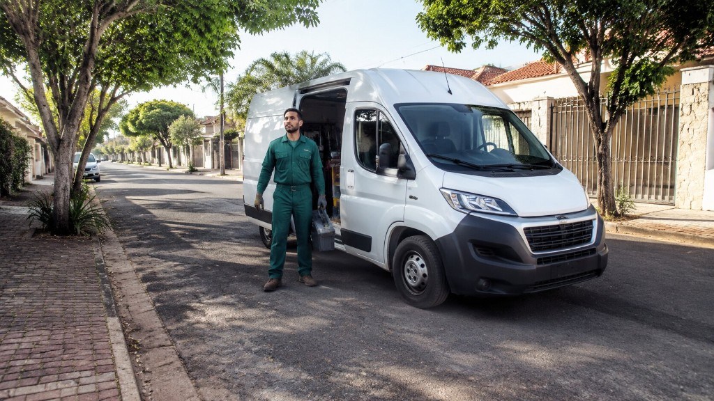 Técnico da Desentupidora GeralTec chegando para atendimento de desentupimento no bairro Jardim Califórnia, Ribeirão Preto